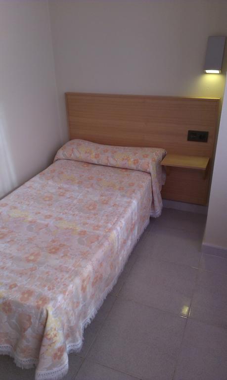 Hostal Bisbal Only Adults No Ac Valensiya Oda fotoğraf