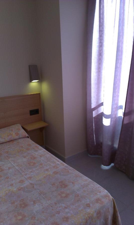 Hostal Bisbal Only Adults No Ac Valensiya Dış mekan fotoğraf